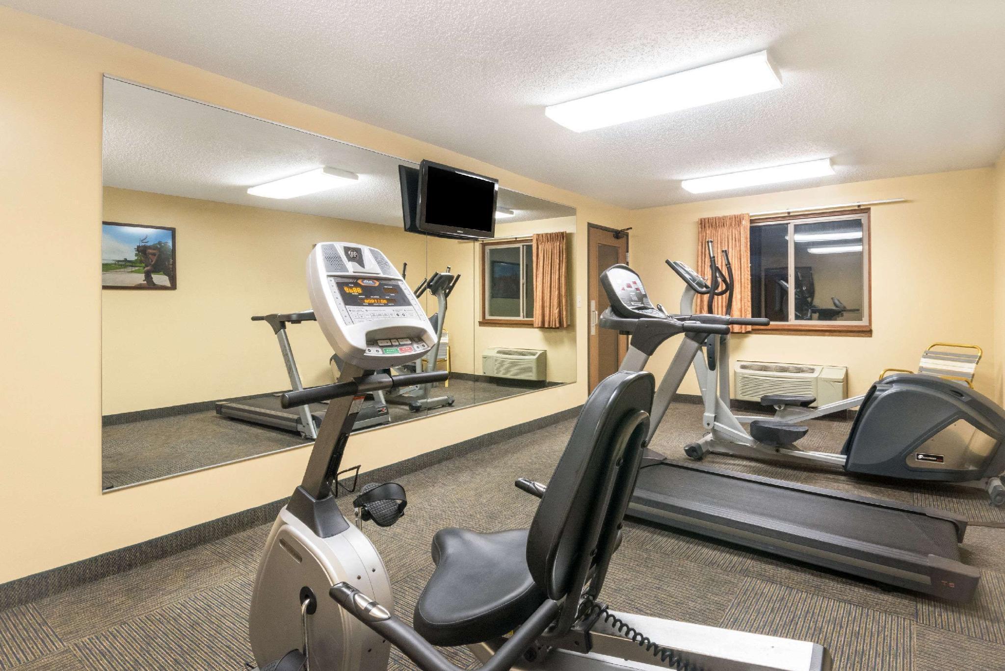 Super 8 by Wyndham Bemidji MN Hotel Bagian luar foto