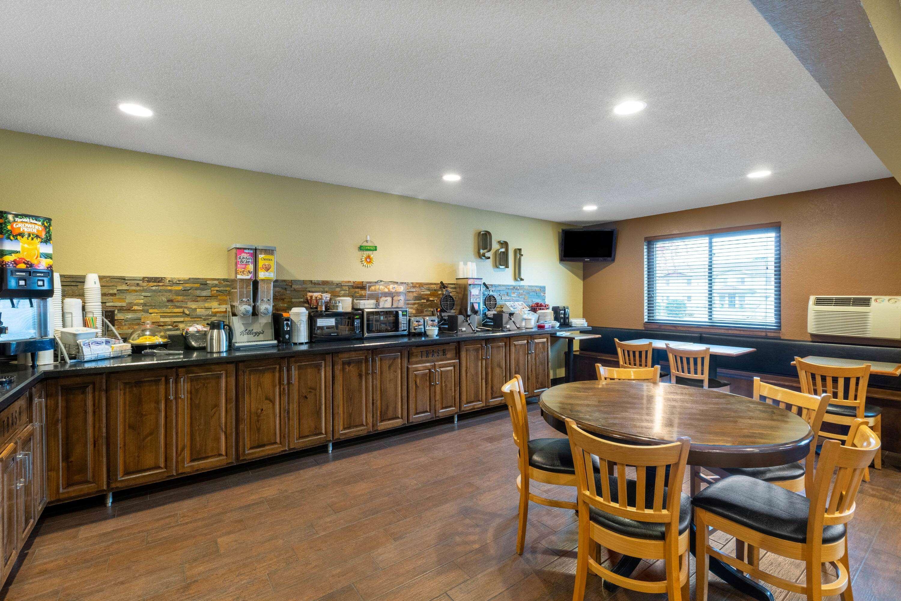 Super 8 by Wyndham Bemidji MN Hotel Bagian luar foto