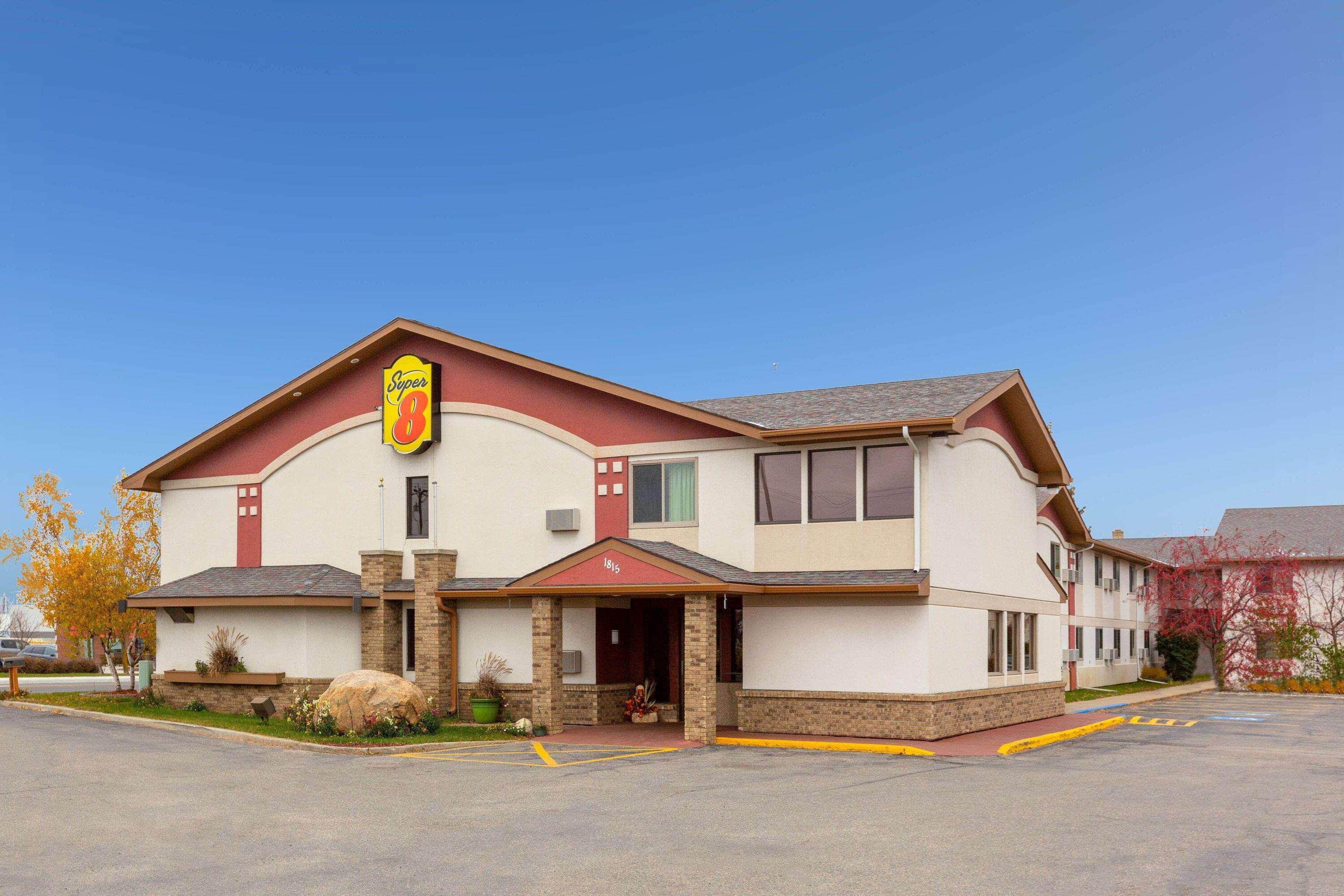 Super 8 by Wyndham Bemidji MN Hotel Bagian luar foto