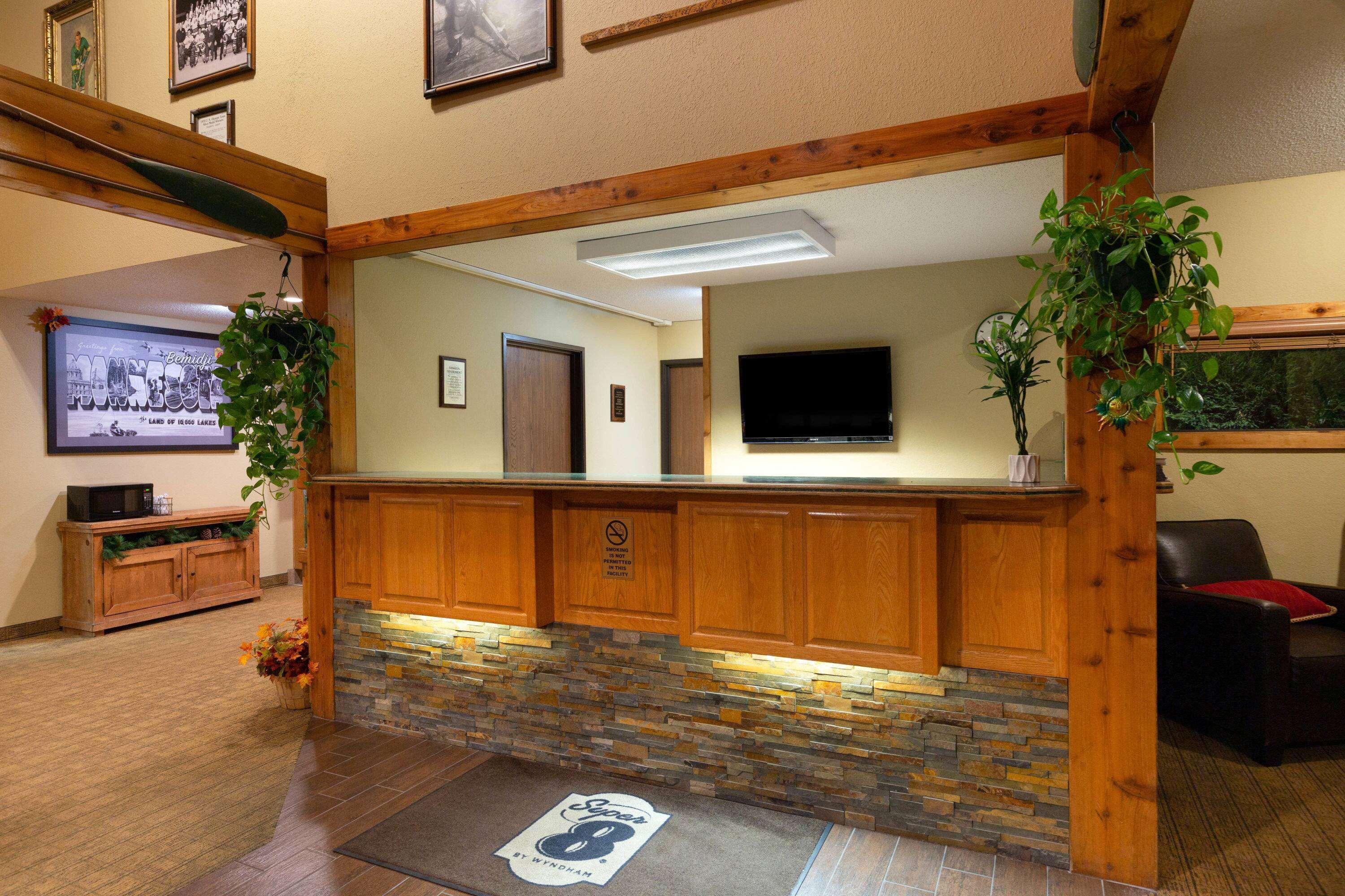 Super 8 by Wyndham Bemidji MN Hotel Bagian luar foto