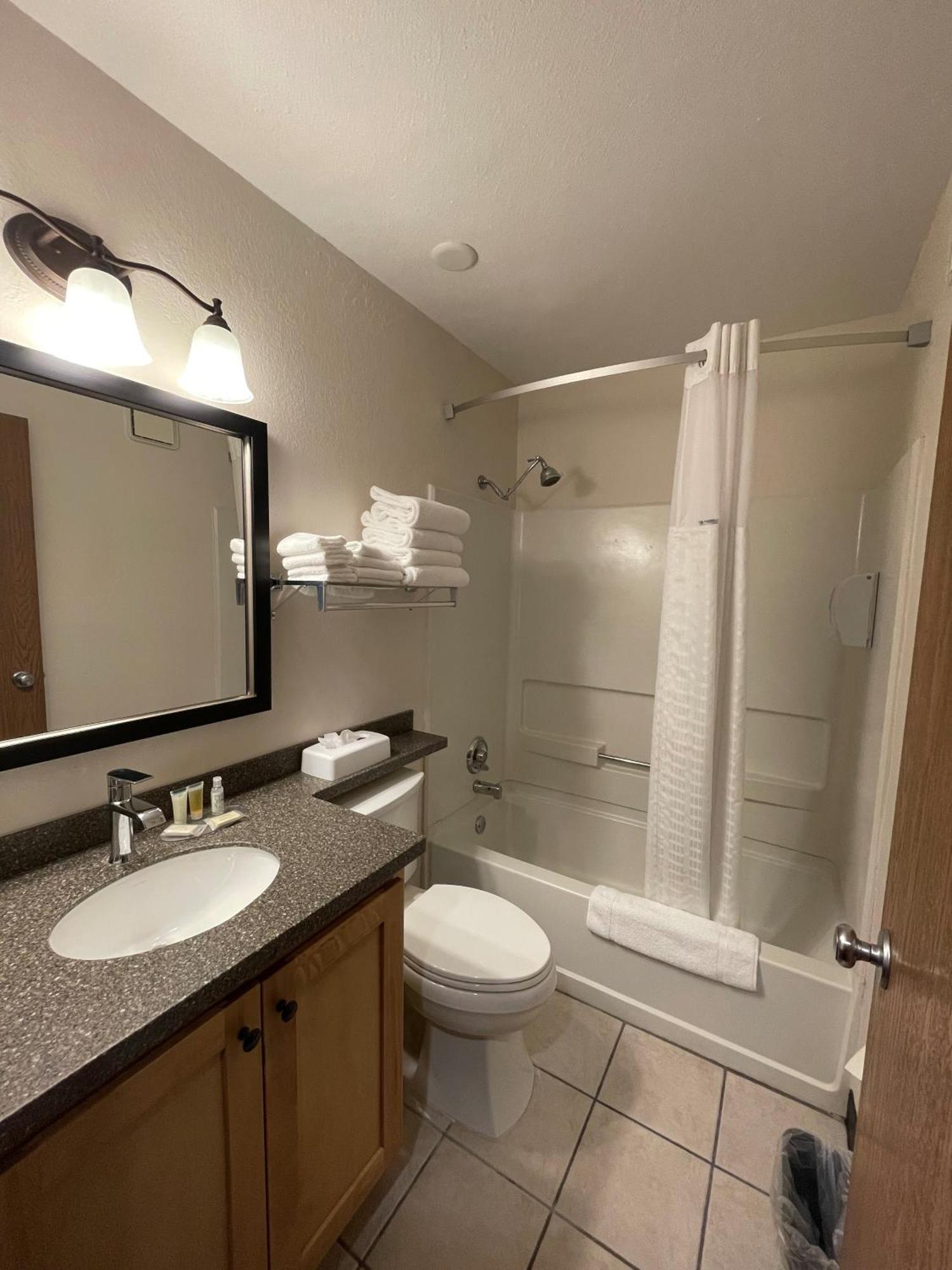 Super 8 by Wyndham Bemidji MN Hotel Bagian luar foto